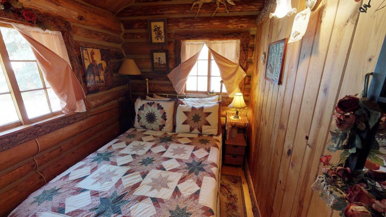 Cabin By The Creek With High Speed Wifi Red River Kültér fotó